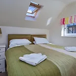 Finest Retreats - The Boat House *