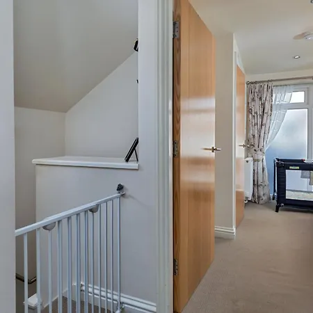 Finest Retreats - The Boat House פילי