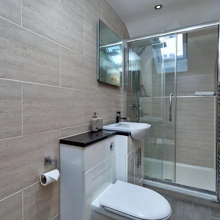 Finest Retreats - The Boat House בית נופש *