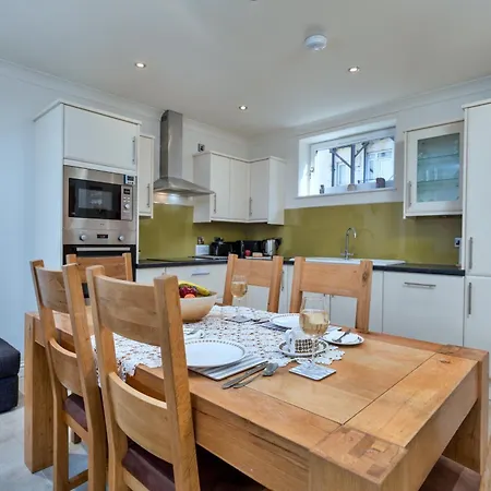 Finest Retreats - The Boat House בית נופש *