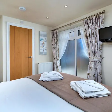 בית נופש Finest Retreats - The Boat House פילי