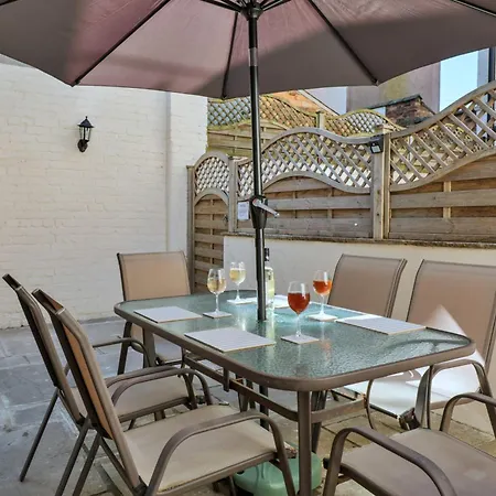 Finest Retreats - The Boat House *