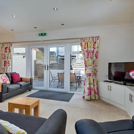 Finest Retreats - The Boat House *