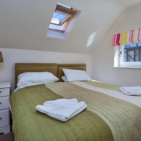 Finest Retreats - The Boat House *