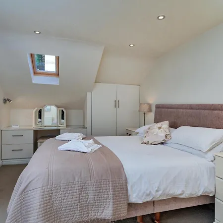 Finest Retreats - The Boat House Filey